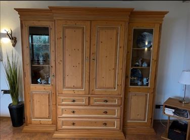 Abbildung: Wohnzimmerschrank 
